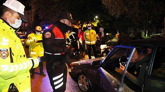 Alkollü sürücü üflememek için direndi