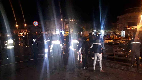 ALKOLLÜ SÜRÜCÜNÜN KULLANDIĞI OTOMOBİL DEREYE UÇTU: 2 ÖLÜ, 2 YARALI