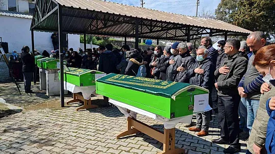 Almanya'da yangında ölen anne ve 3 çocuğu gözyaşlarıyla toprağa verildi
