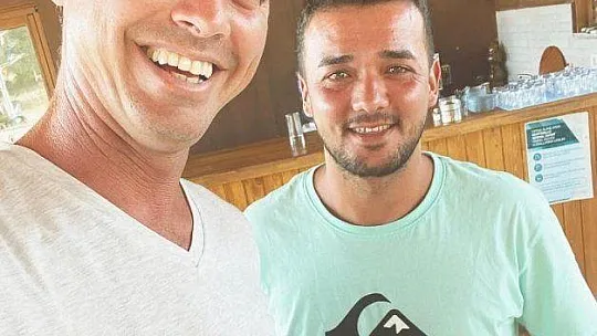 Alp Kırşan tatilini Çökertme'de geçiriyor