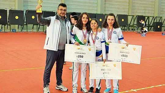 Altın Kızlar Kürsüyü Kimseye Bırakmadı