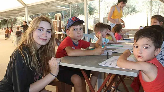 Faralya'daki çocuklar dolu dolu yaz tatili geçiriyor