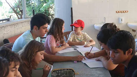 Faralya'daki çocuklar dolu dolu yaz tatili geçiriyor