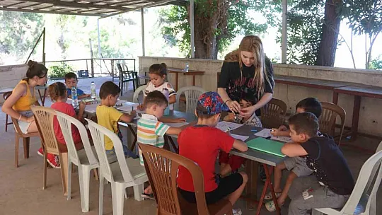 Faralya'daki çocuklar dolu dolu yaz tatili geçiriyor