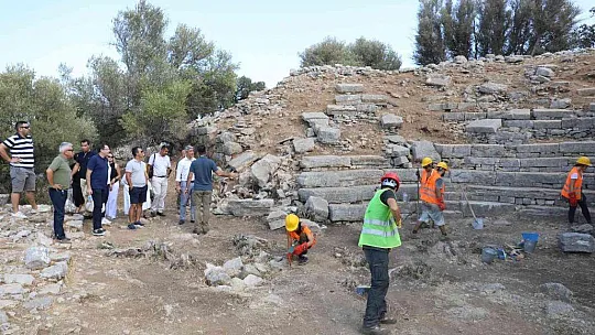 AMOS ANTİK KENTİ'NDE TİYATRO GÜN YÜZÜNE ÇIKARILIYOR