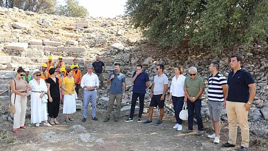 AMOS ANTİK KENTİ'NDE TİYATRO GÜN YÜZÜNE ÇIKARILIYOR