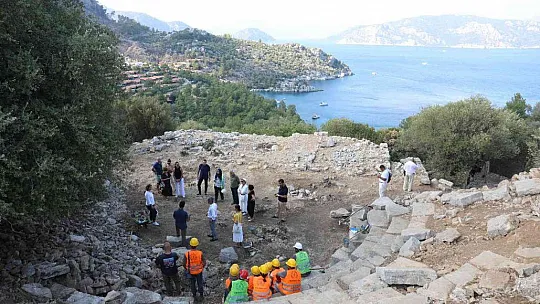 AMOS ANTİK KENTİ'NDE TİYATRO GÜN YÜZÜNE ÇIKARILIYOR