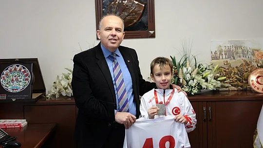 Şampiyon Sporculardan Gençlik ve Spor İl Müdürlüğüne Ziyaret