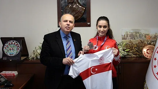 Şampiyon Sporculardan Gençlik ve Spor İl Müdürlüğüne Ziyaret