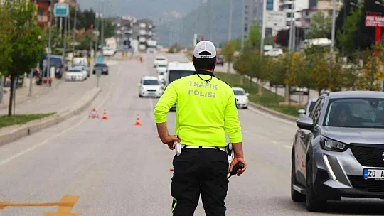 Antalya - Muğla karayolunda bayram yoğunluğu başladı