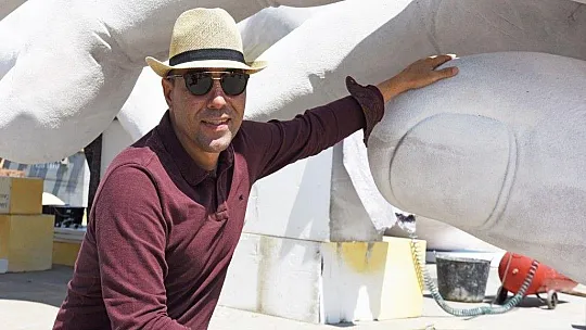 Anthony Quinn'in oğlu Lorenzo Quinn Bodrum'u seçti