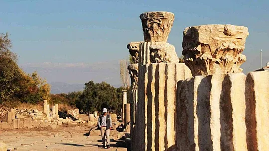 Antik dönemin en geniş caddesi ayağa kaldırılıyor