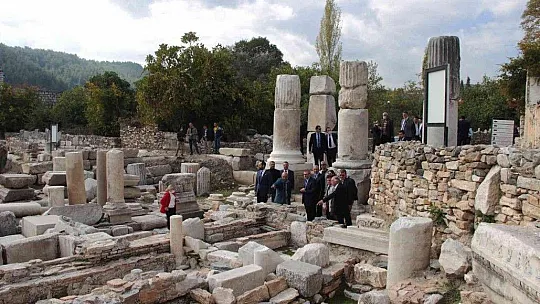 Antik dönemin en geniş caddesi ayağa kaldırılıyor