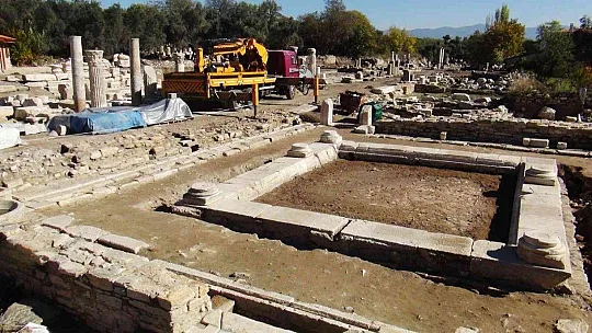 Antik dönemin en geniş caddesi ayağa kaldırılıyor