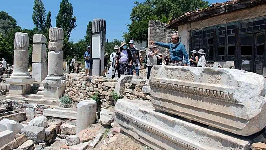 Antik dönemin en geniş caddesi ayağa kaldırılıyor