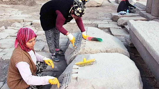 Antik dönemin en geniş caddesi ayağa kaldırılıyor