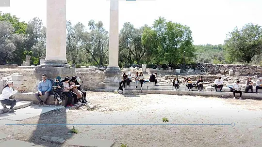 Antik kentte hem okudular, hem söylediler