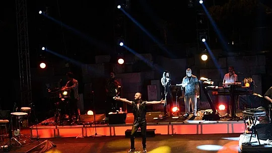 Antik tiyatroda konserler Mabel Matiz'le başladı
