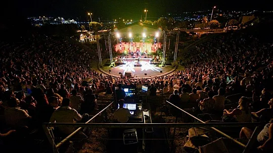 Antik tiyatroda konserler Mabel Matiz'le başladı