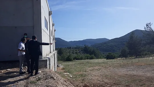 Vali Orhan Tavlı, apiterapik ürünlerin işleme merkezinin kurulacağı arazide incelemelerde bulundu