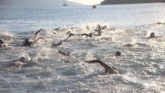 Aquamasters Yüzme Şampiyonası başladı