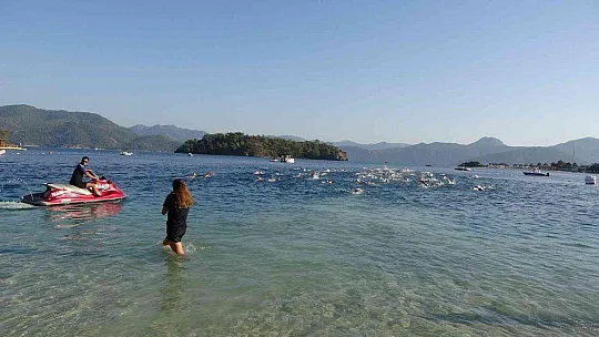 AQUAMASTERS YÜZME ŞAMPİYONASININ İLK GÜNÜ TAMAMLANDI