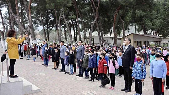 Ara tatil sona erdi, öğrenciler ders başı yaptı