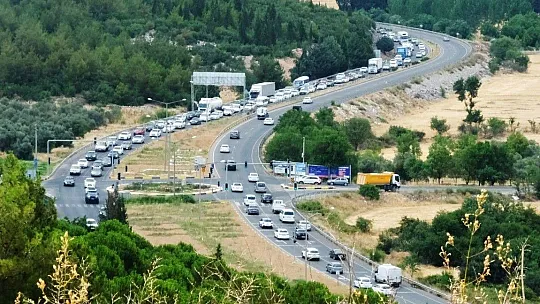 Araç kuyruğunun bir ucu Aydın'da, bir ucu Muğla'da