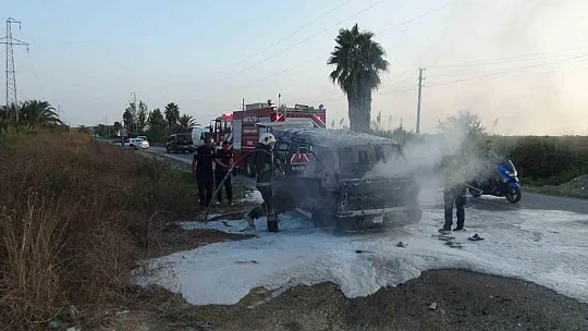 Araç yanmaya başlayınca sahibi bırakıp evine gitti