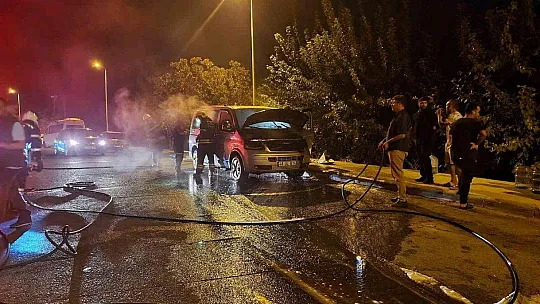 ARAÇLARININ YANDIĞINI GÖRÜNCE SİNİR KRİZİ GEÇİRDİLER