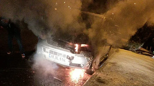 ARAÇLARININ YANDIĞINI GÖRÜNCE SİNİR KRİZİ GEÇİRDİLER