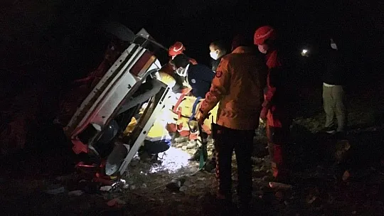 Araçta sıkışan vatandaşı itfaiye ekipleri kurtardı