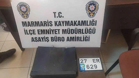 Arka kapıdan girdi, 300 binlik motosikletle ön kapıdan çıkıp gitti