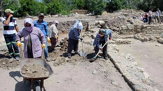 Arkeolojiye kadınlardan hassas dokunuş