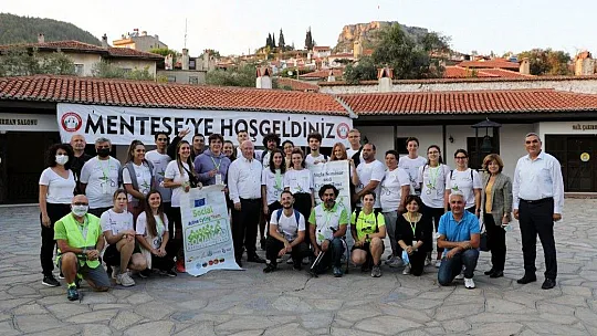 Avrupalı bisikletçiler, Zeybek oynadı
