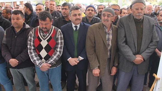 Doğacak bebeğini göremedi 
