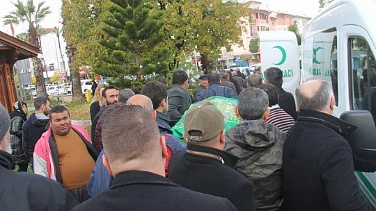 Doğacak bebeğini göremedi 