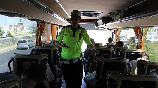 Yolculara emniyet kemerinin önemi anlatıldı
