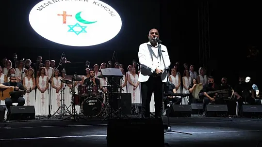 Antik Tiyatro'da barış ezgileri