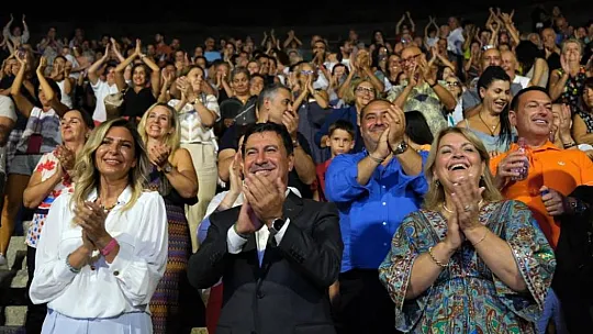 Antik Tiyatro'da barış ezgileri