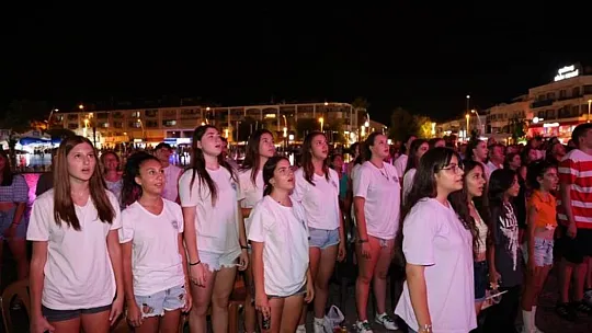 Marmarisliler tek yürek oldu Filenin sultanlarını izledi