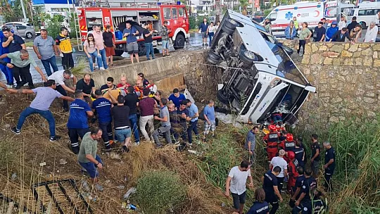 Midibüs dere yatağına böyle düştü
