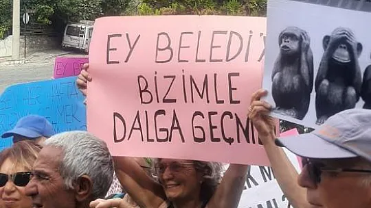 Halk Datça Belediyesini Bastı