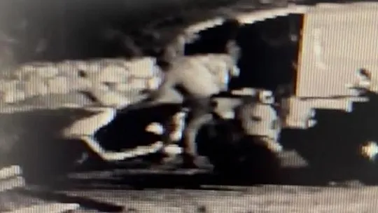 Motosikleti Kamyonete Yükleyip Götürdü