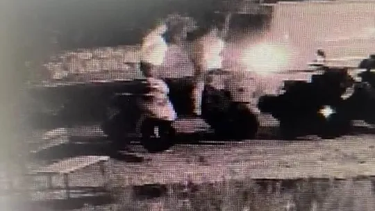 Motosikleti Kamyonete Yükleyip Götürdü