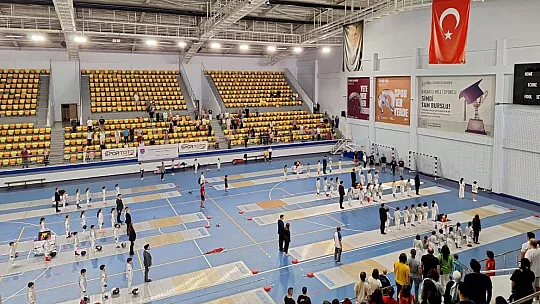 Eskrimde kupalar sahibini buldu
