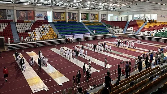 Eskrimde kupalar sahibini buldu
