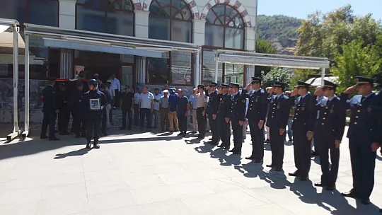 Emekli Kurmay Albay son yolculuğuna askeri törenle uğurlandı