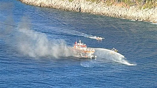 Fethiye'de bot yangını