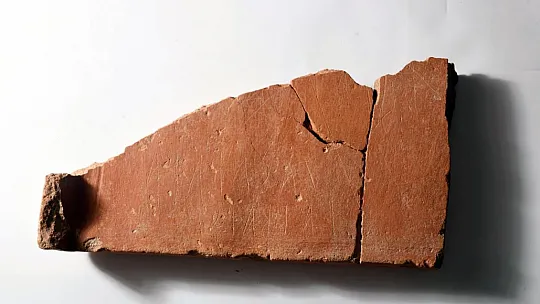 2 bin 500 yıllık zar oyunu tablası bulundu